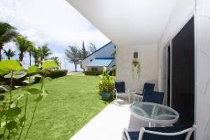 Villas Of The Galleon Seven Mile Beach Exterior photo