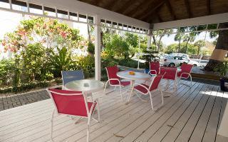 Villas Of The Galleon Seven Mile Beach Exterior photo